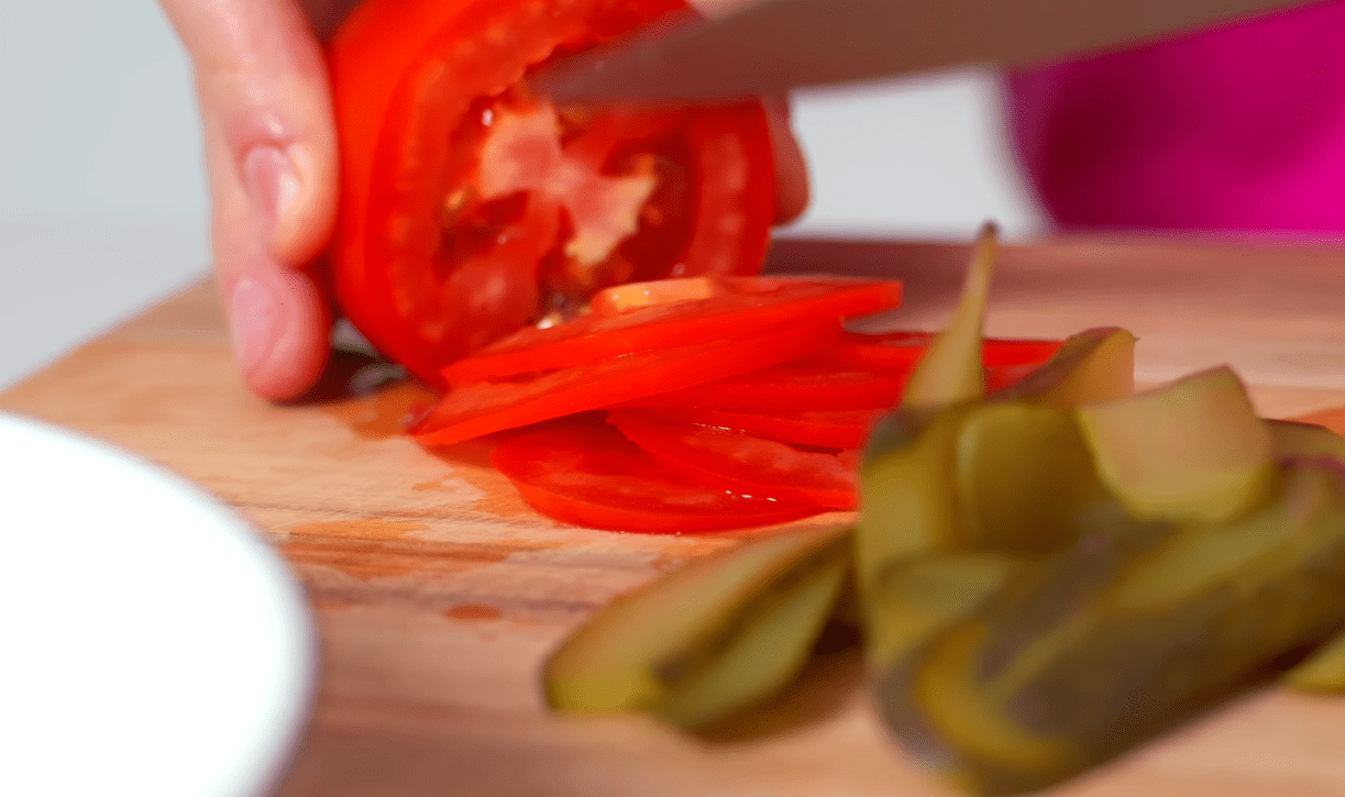 Рецепт нової закуски: новорічні міні-бургери з лаваша та фаршу