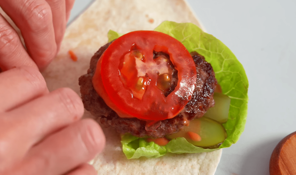 Рецепт нової закуски: новорічні міні-бургери з лаваша та фаршу