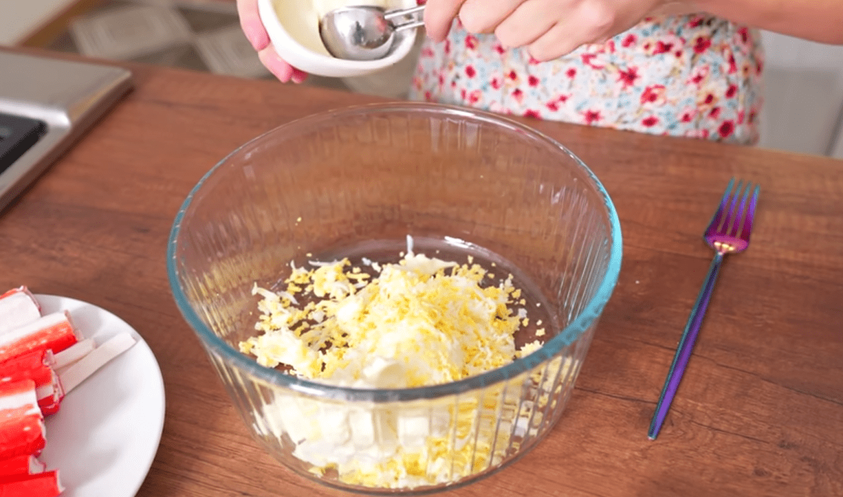 Рецепт нової супер закуски з крабових паличок на Новий рік