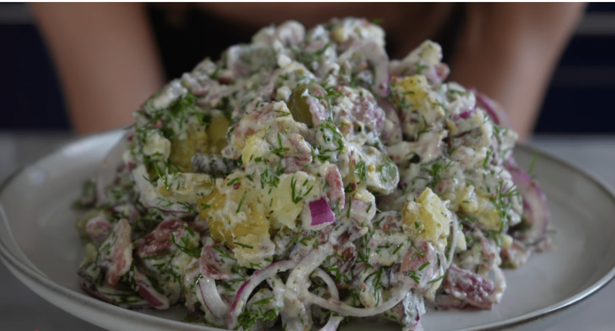 Рецепт нового салату на Новий рік без майонезу з картоплею та беконом