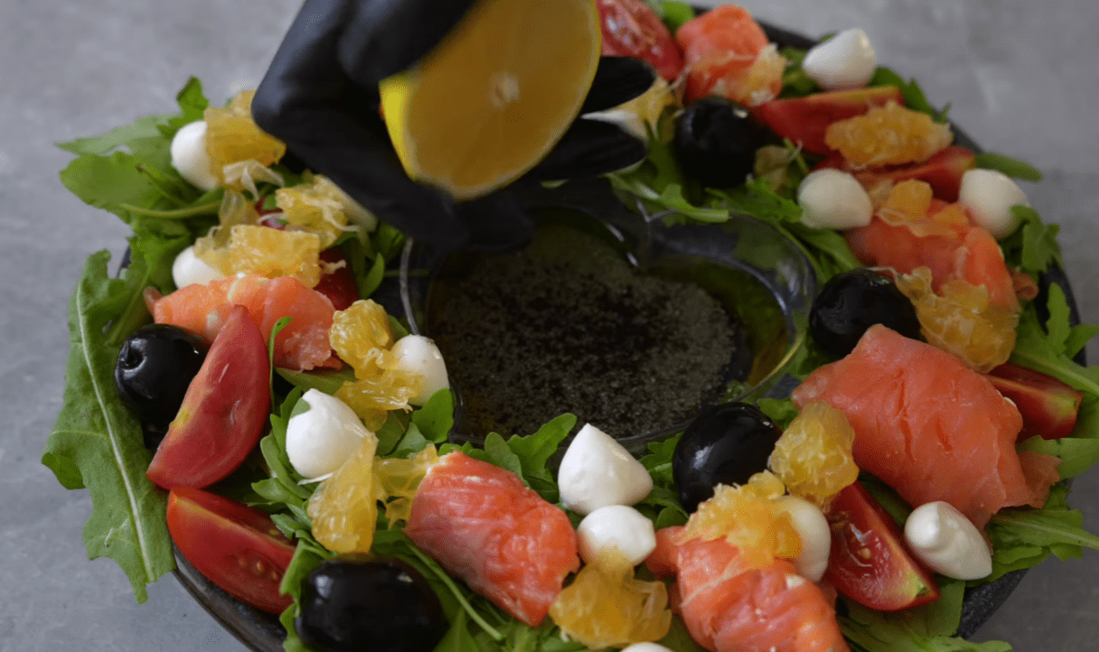 Новий салат без майонезу, який стане зіркою новорічного столу 2026