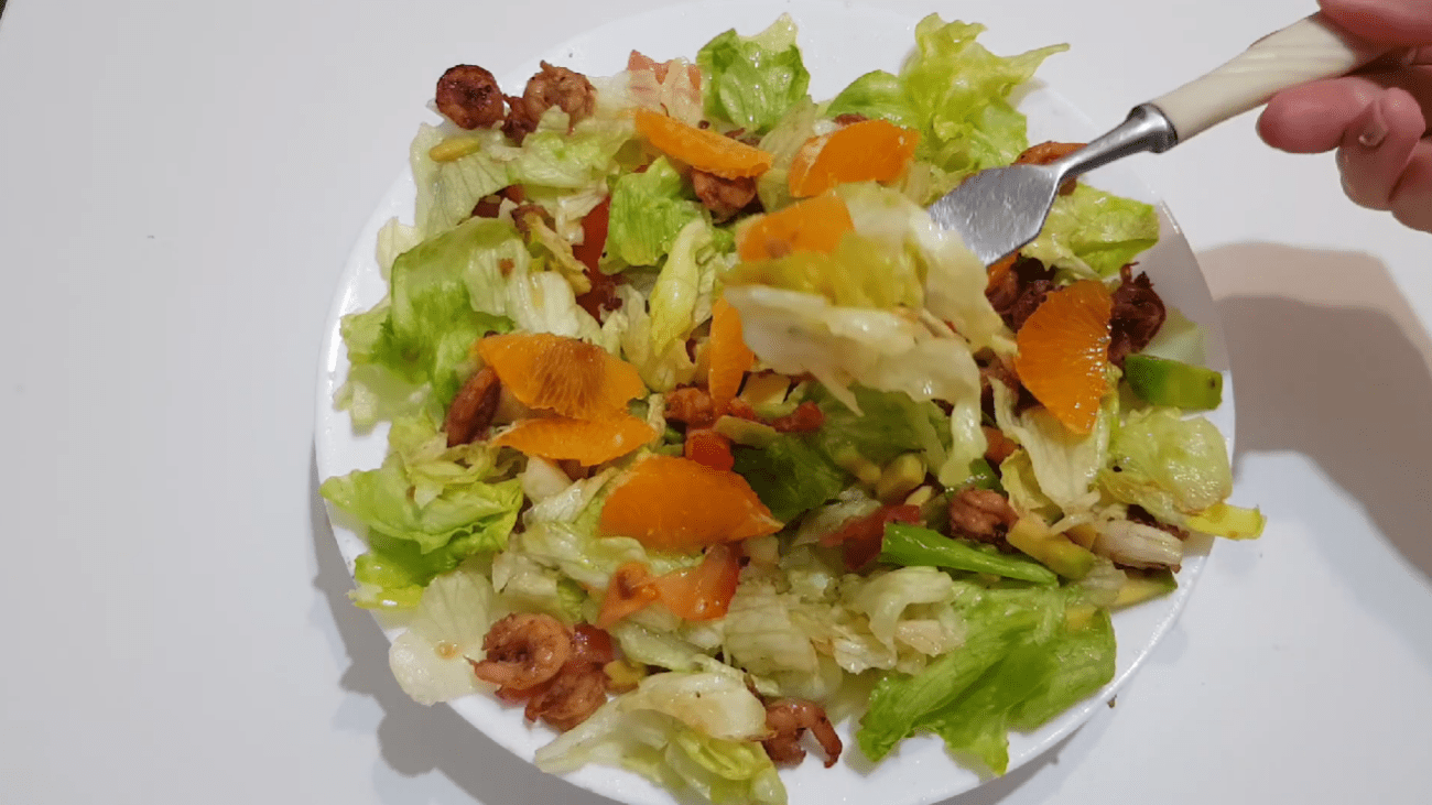 Рецепт оригінального хрусткого салату з пекінської капусти за 10 хвилин