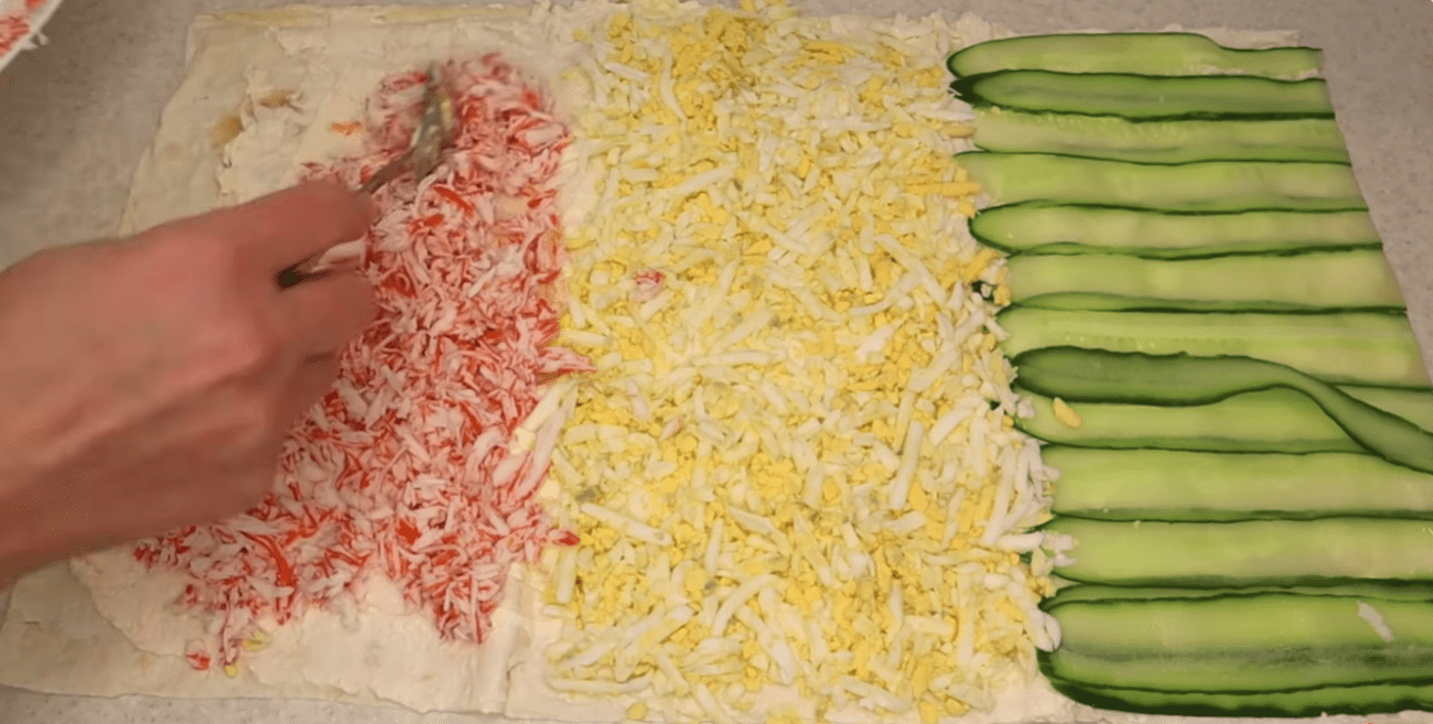 Кулінари придумали ще один класній рецепт із лавашем та крабовими паличками