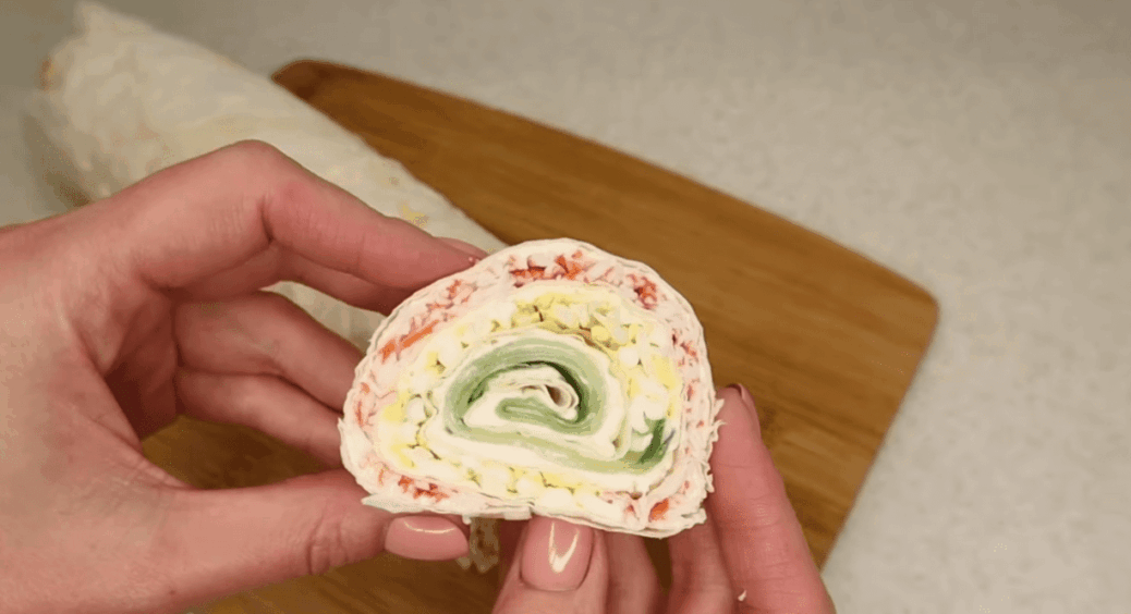 2 лаваші, 1 банка тунця і вся сімʼя сита: цей рецепт я привезла з Дніпра – смачно на всі 300 