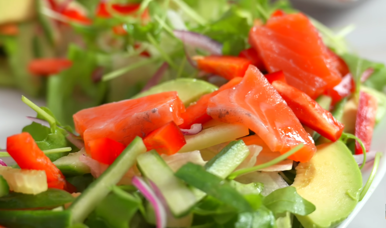 Рецепт шикарного новорічного салату, місце якого в самому центрі столу