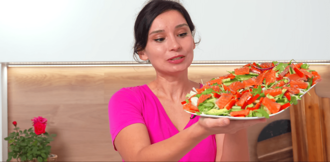 Рецепт шикарного новорічного салату, місце якого в самому центрі столу