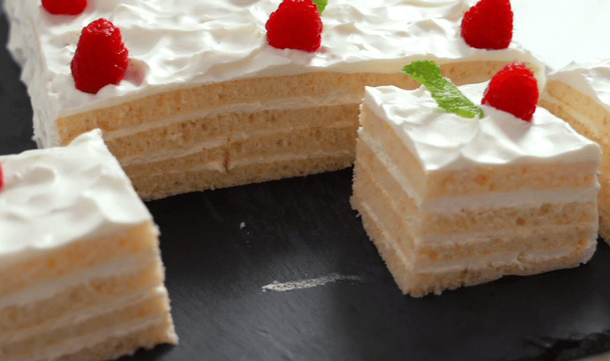 Рецепт святкового торта за 30 хвилин із 4 простих інгредієнтів