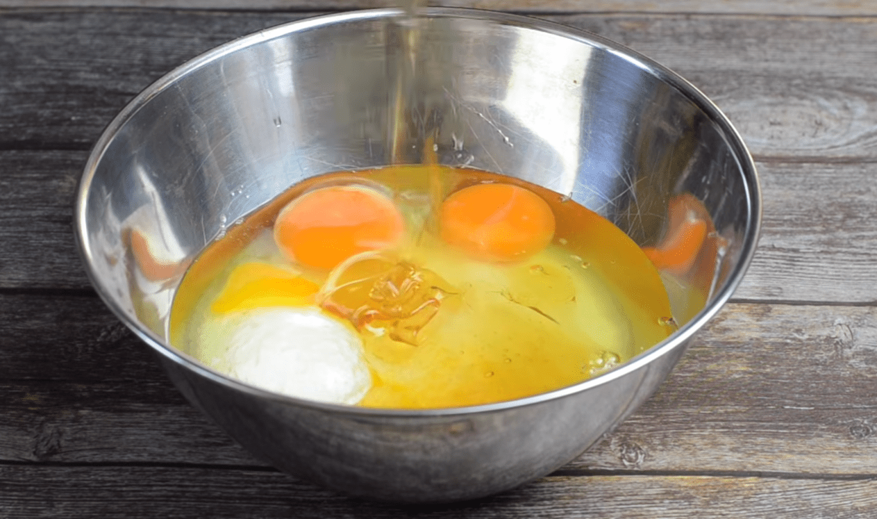 Кулінари розповіли, як можна оновити рецепт Медовика