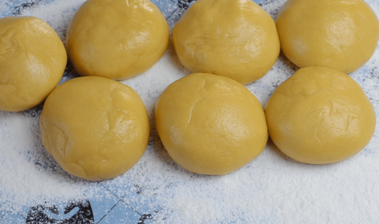 Кулінари розповіли, як можна оновити рецепт Медовика