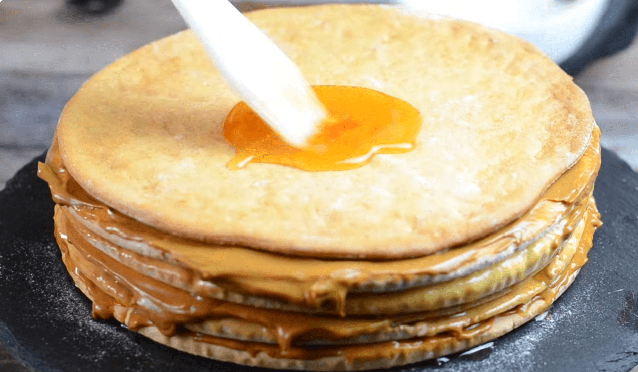 Кулінари розповіли, як можна оновити рецепт Медовика