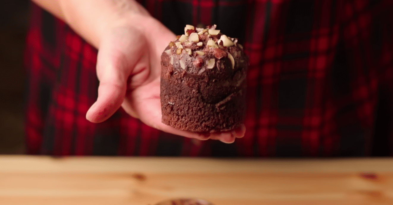 Рецепт кексу, який можна легко приготувати без міксера, світла та духовки