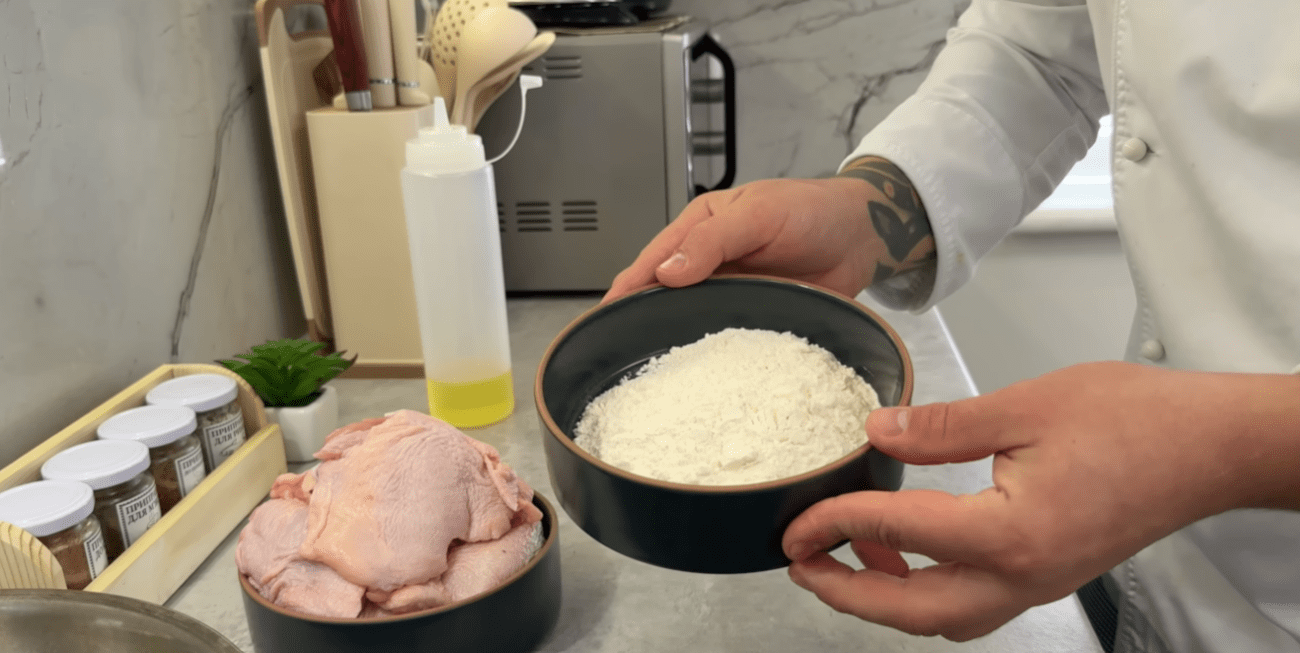 Незвичайний рецепт курячих стегенець з яблуками