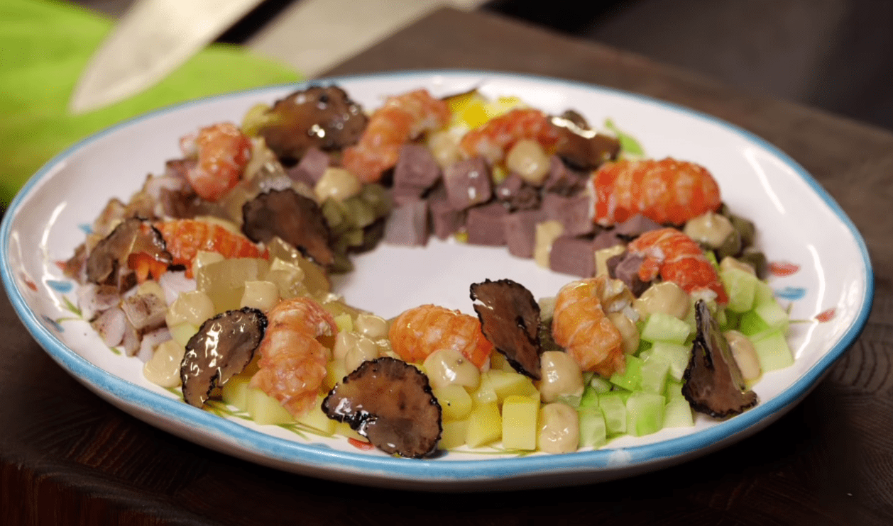 Кулінарі розкрили рецепт справжнього оригінального салату Олів'є від 19 століття