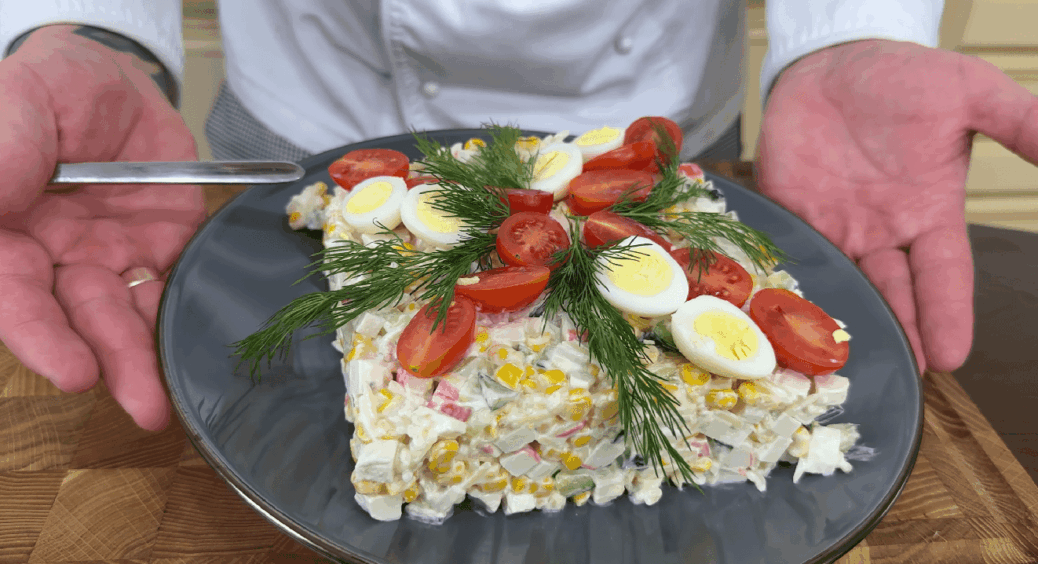 Той самий Крабовий салат, але без краплі майонезу: обов’язково повинен бути на вашому столі 