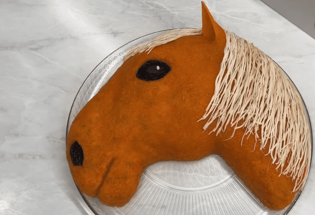 Рецепт нового салату Зимовий Кінь на новорічний стіл 2026