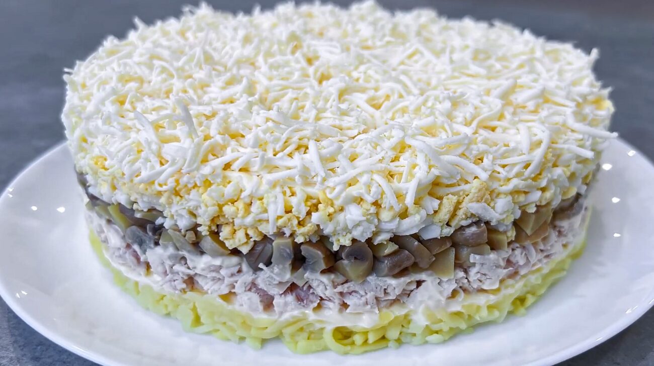 Рецепт нового, дуже смачного салату з куркою і плавленим сиром