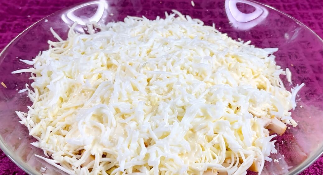 Замість набридливої “Білочки”: цей салат з плавленим сирком став хітом 2026 