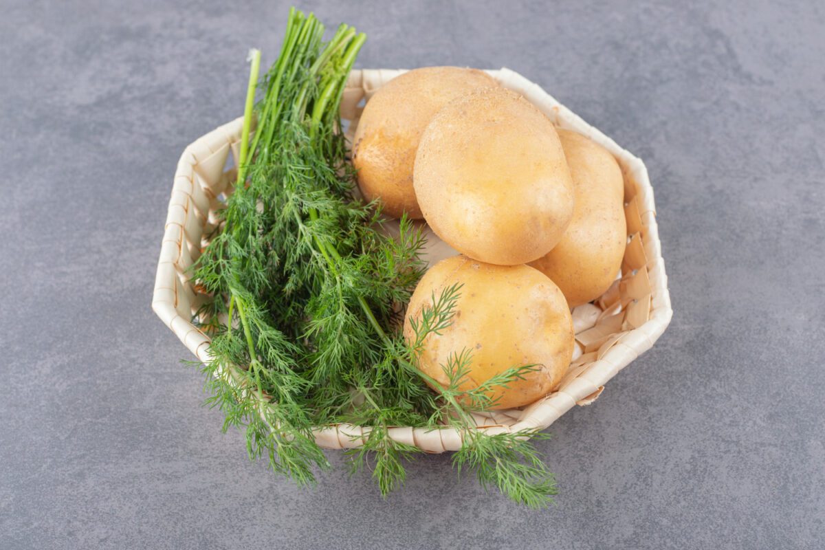 Як правильно варити картоплю, щоб вона швидко розварилася