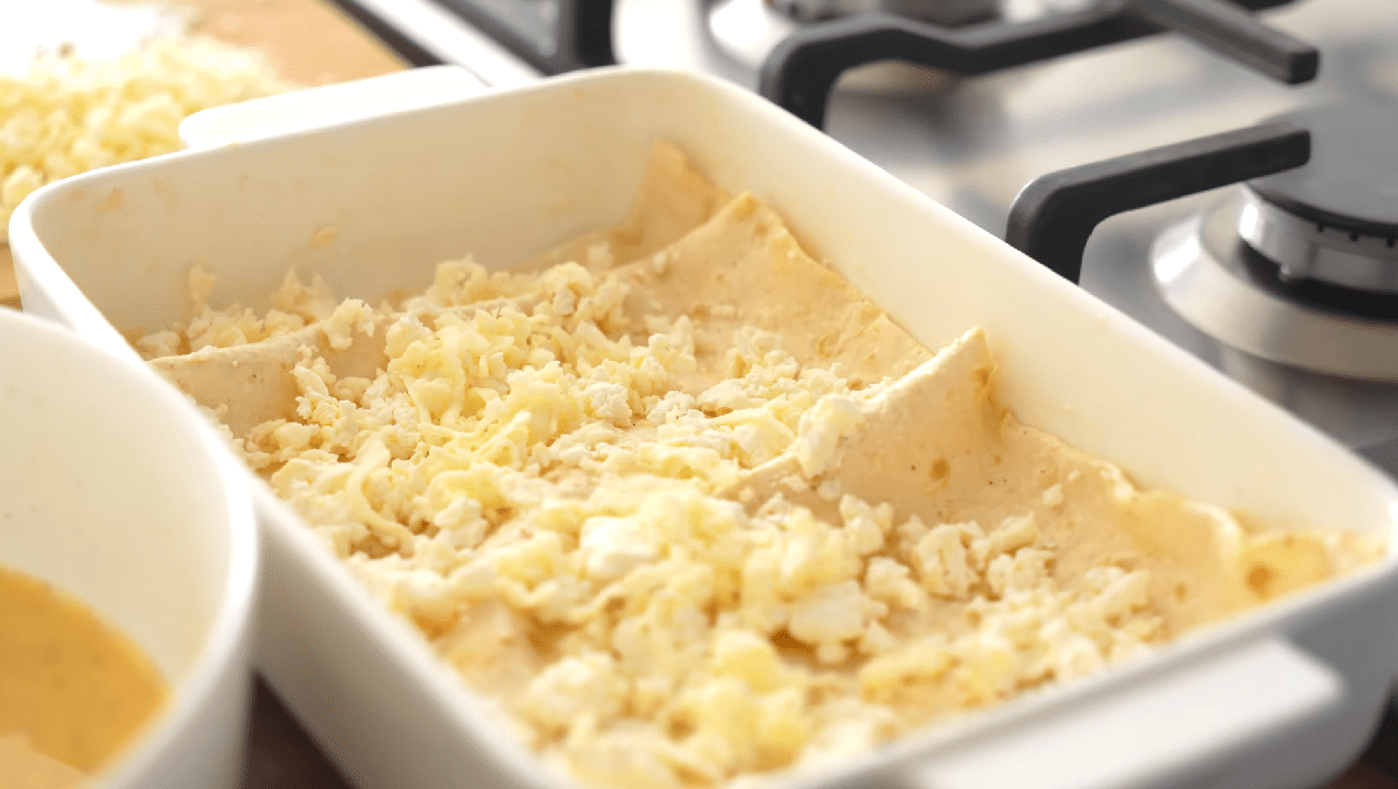 Кулінари розповіли, як приготувати смачний і ніжний пиріг з лаваша за 5 хвилин