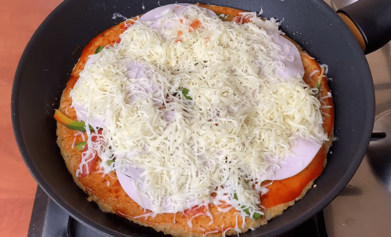 Кулінари розповіли, як приготувати смачну піцу без грама борошна