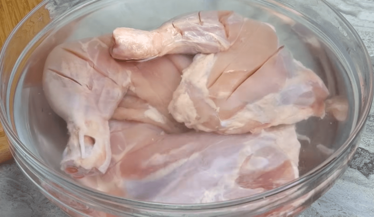 Кулінари розповіли, як зробити курку соковитою і смачною