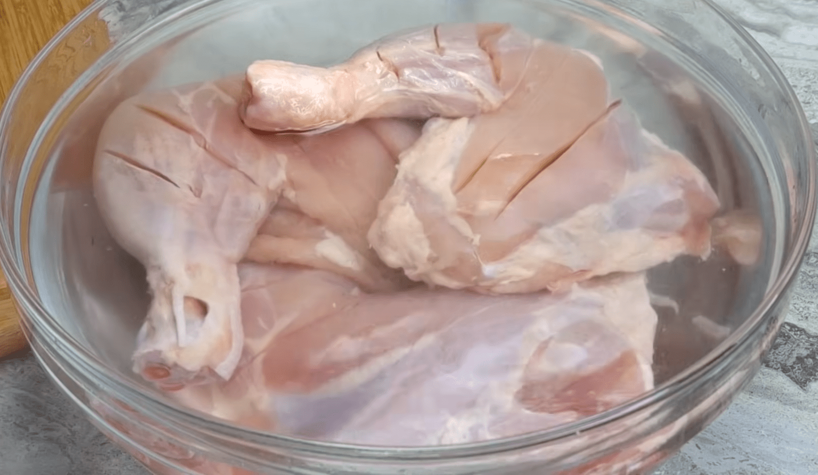 Кулінари розповіли, як зробити курку соковитою і смачною