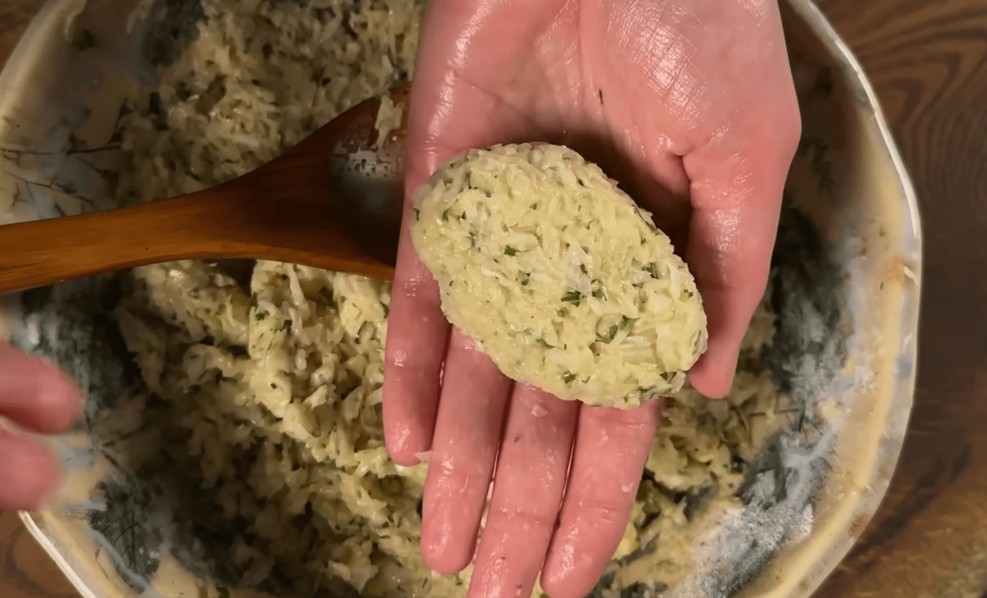 Кулінари поділились рецептом соковитих котлет з капусти та сиру