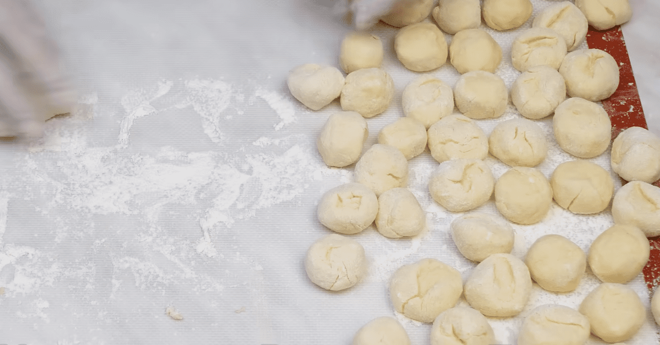 Рецепт повітряних пончиків з кисломолочного сиру