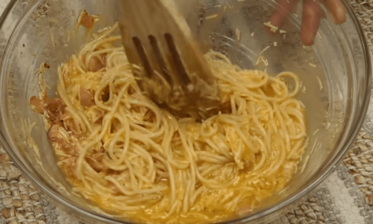 Рецепт смачної і ситної запіканки з макаронів та яєць