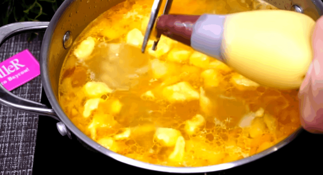 Суп “Картопляна бовтанка” – смак дитинства, який ми незаслужено забули 