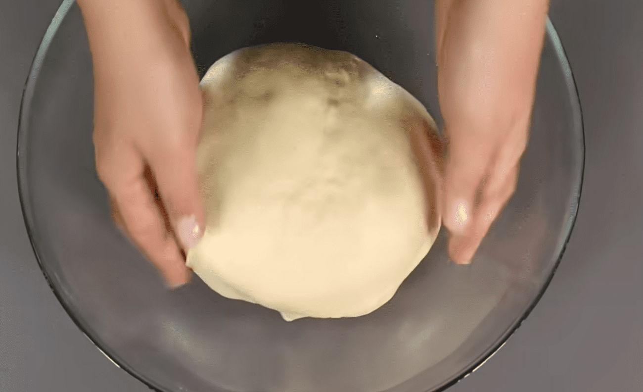 Рецепт пухких і ніжних здобних булочок, як з пекарні