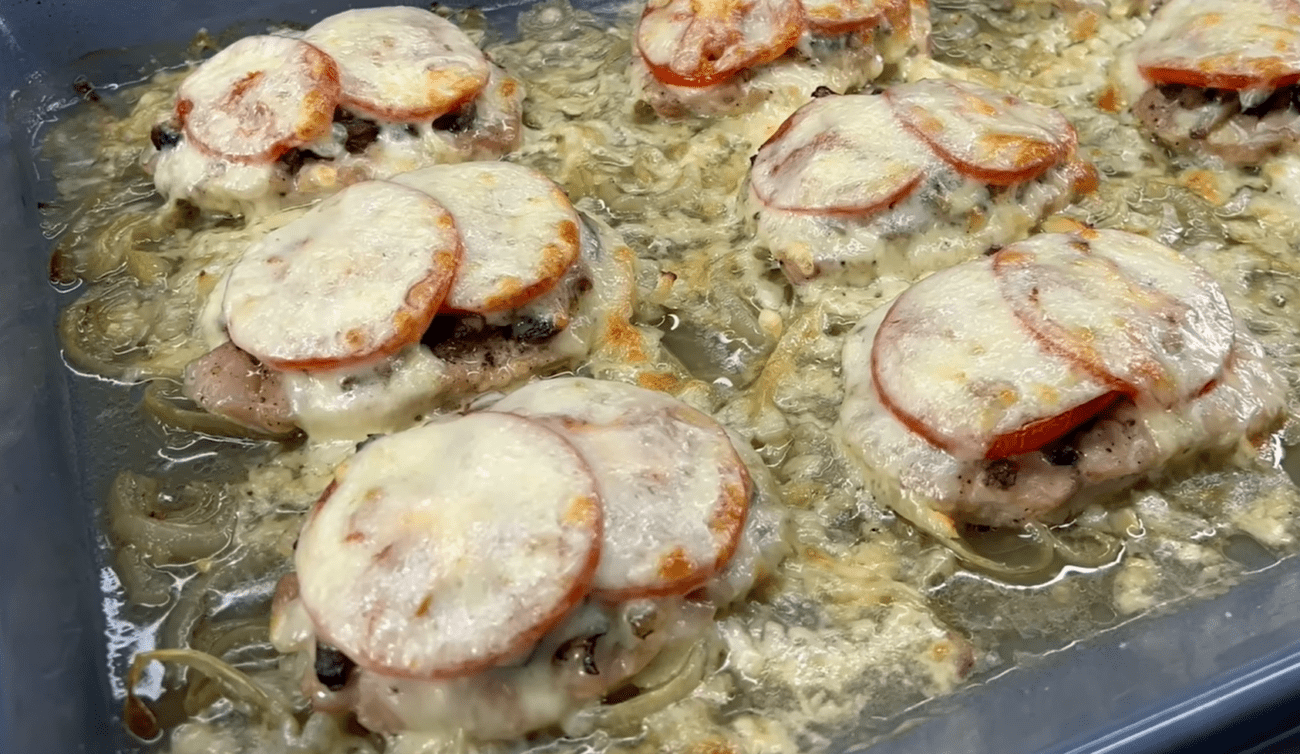 Кулінари розповіли, як смачно приготувати свинину у духовці