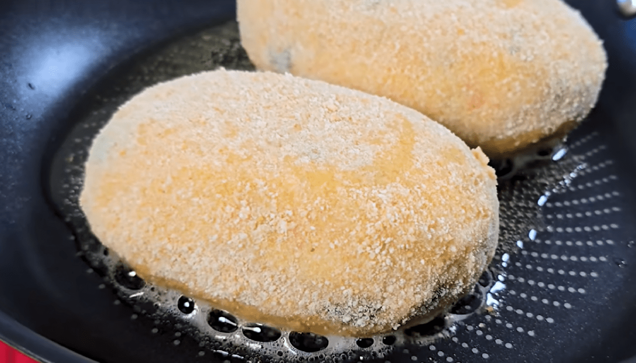 Рецепт дуже смачних картопляних пончиків на сковороді