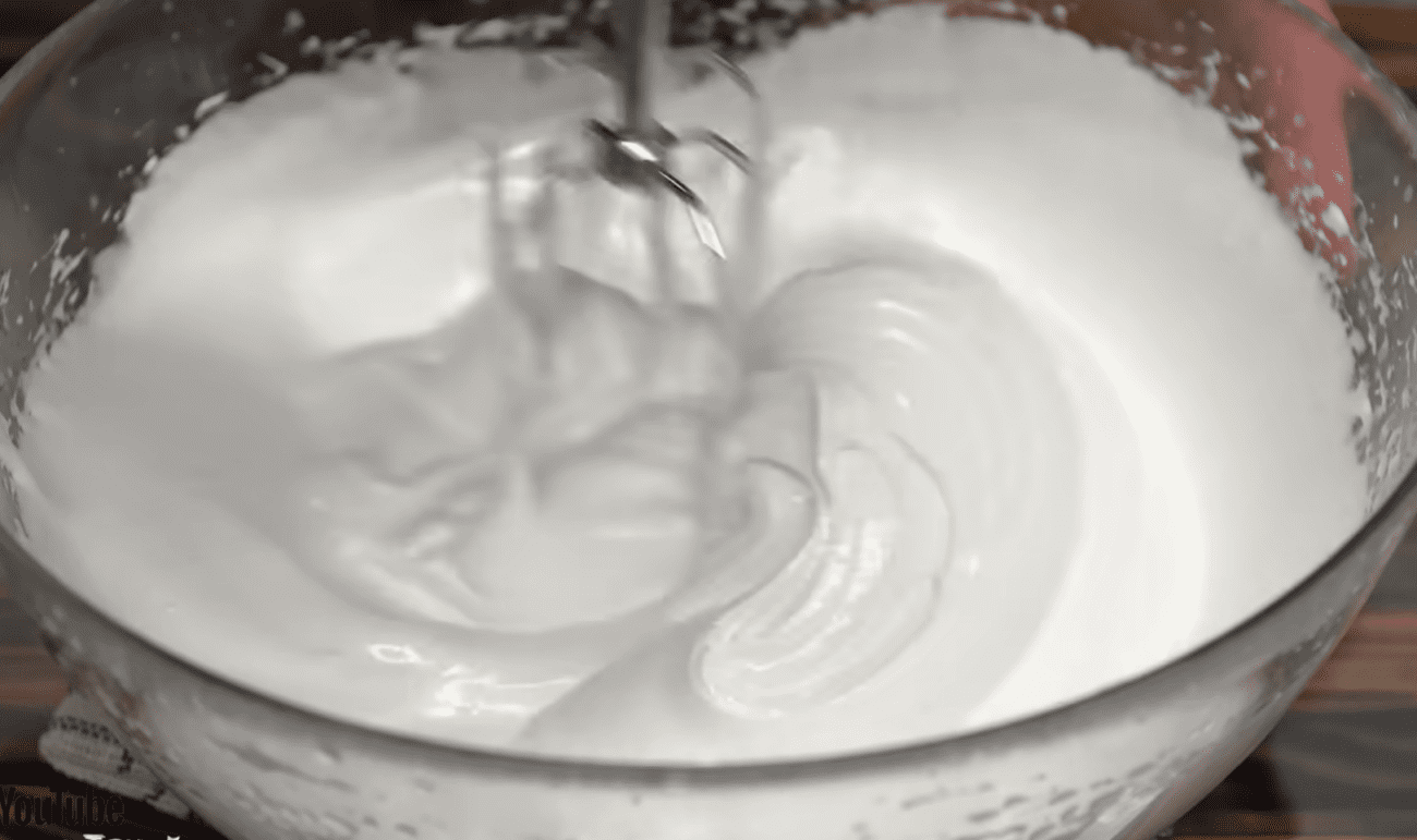 Рецепт дуже смачного і ніжного десерту з трьох інгредієнтів