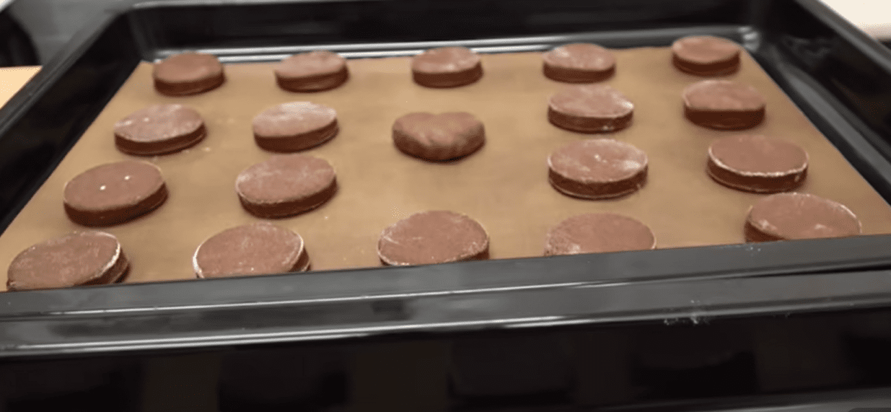 Рецепт смачних та м'яких шоколадних пряників у глазурі