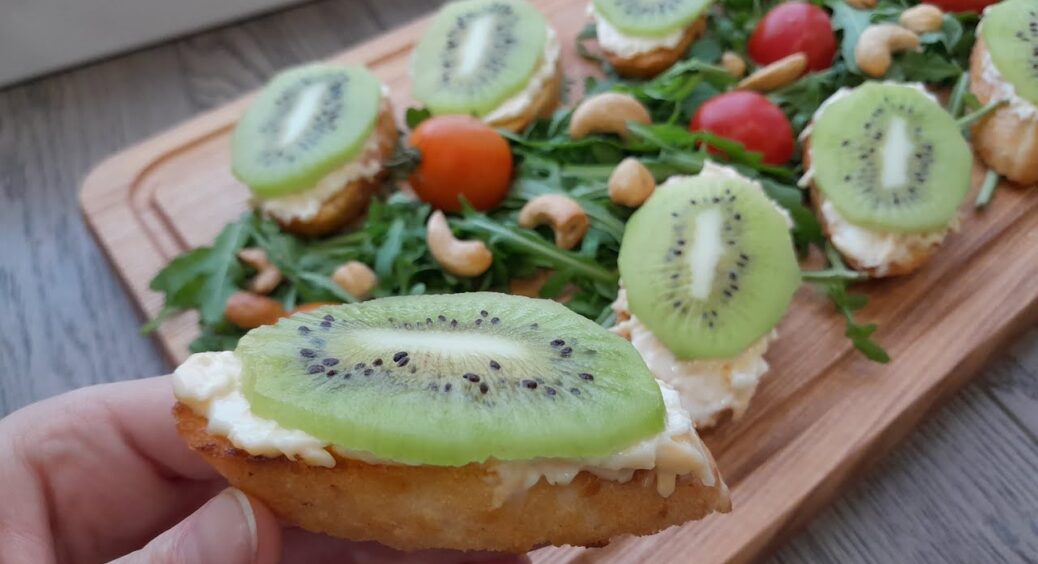 Намастіть шматочки багета цим і додайте ківі: 2 хвилини і суперська закуска вже на столі 