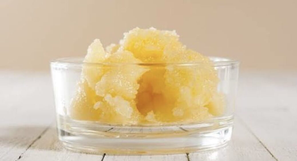 Білий наліт на меді ось що насправді означає: чи можна їсти мед з білим нальотом 