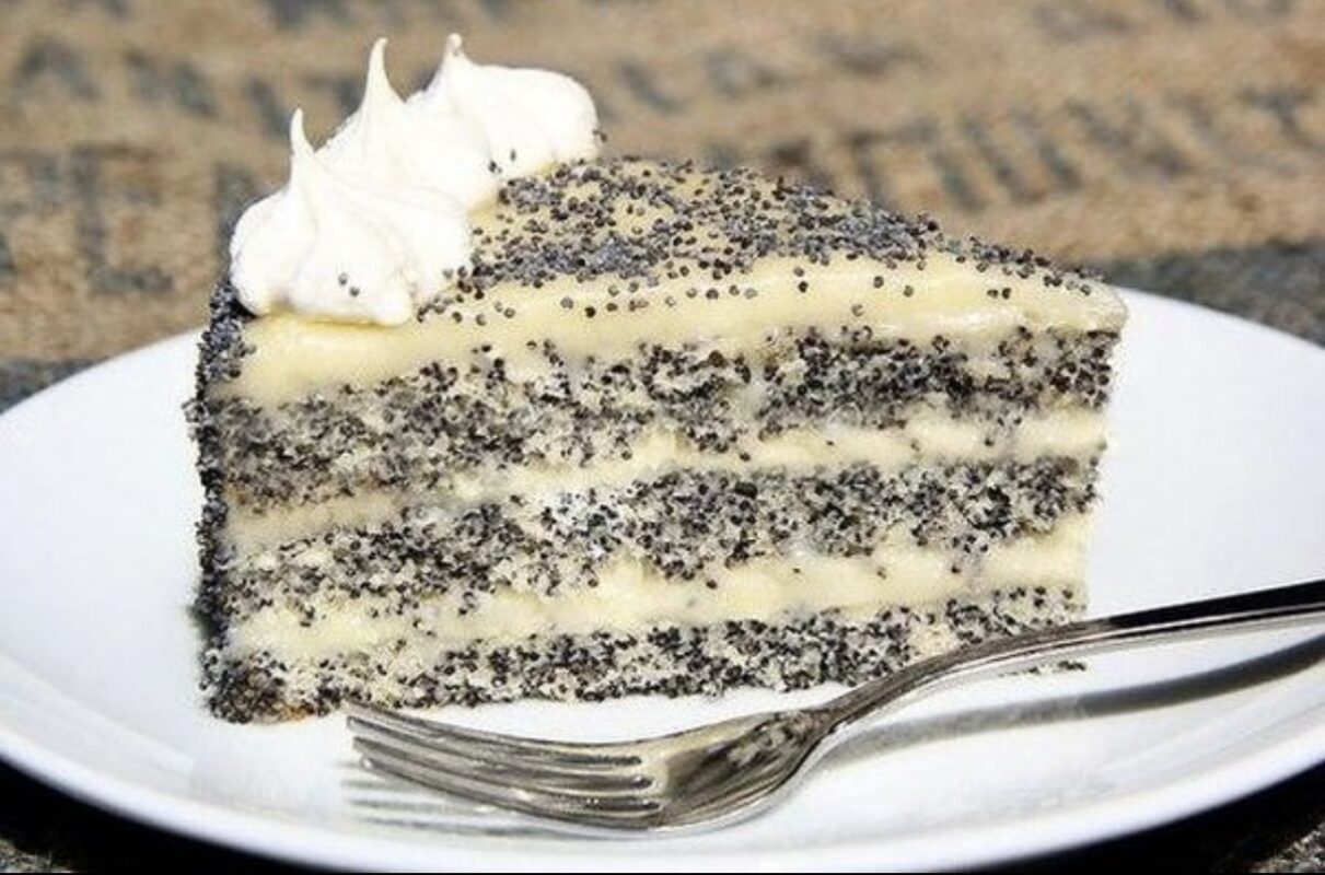 Кулінари пояснили, як приготувати маковий торт із кавою