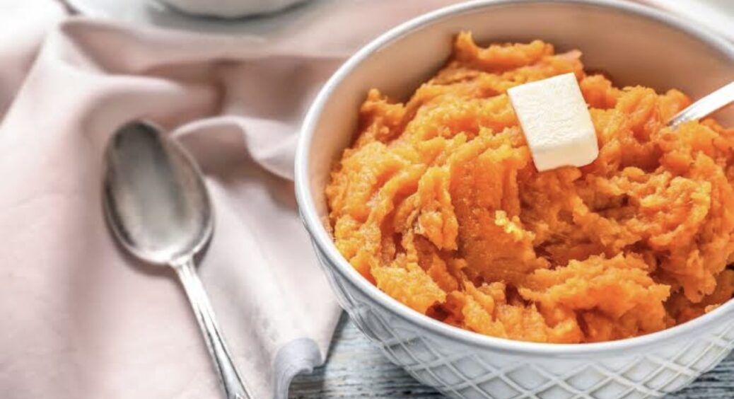 Не готую пюре з картоплі, беру батат і насолоджуюсь текстурою: додаю молоко та масло 