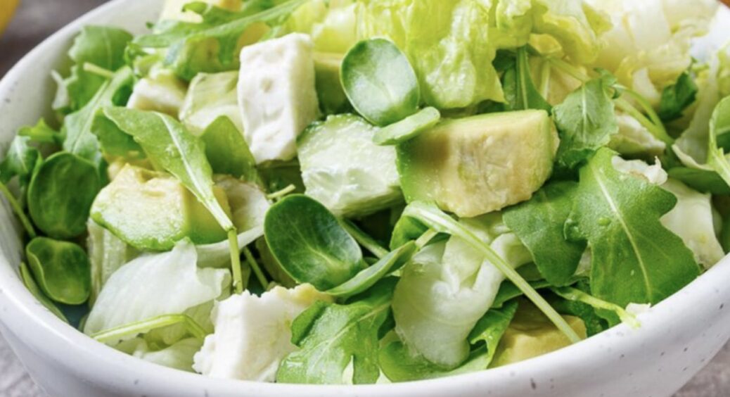 “Зелена богиня” чи делікатесний салат з 3 інгредієнтів: дуже смачно і дуже соковито 