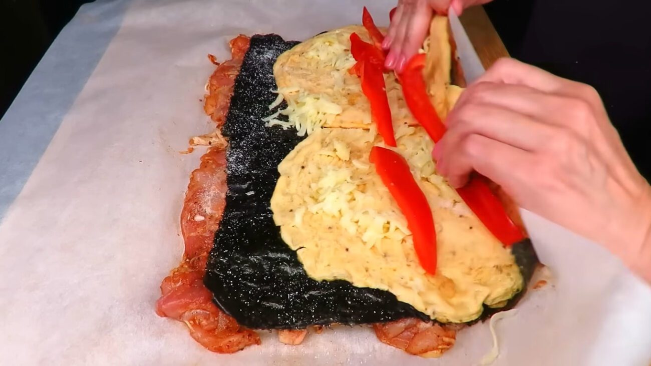 Кулінари показали, як приготувати соковитий курячий рулет до Різдва