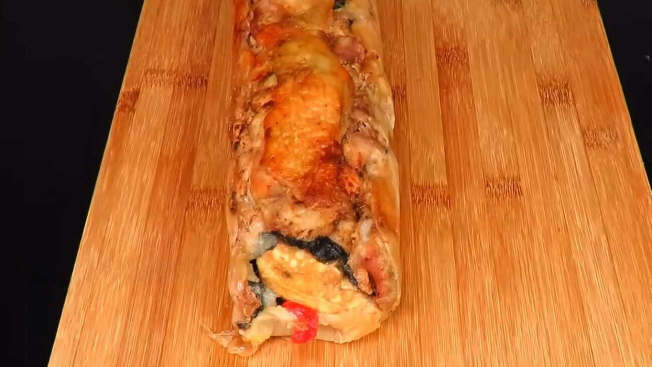 Кулінари показали, як приготувати соковитий курячий рулет до Різдва