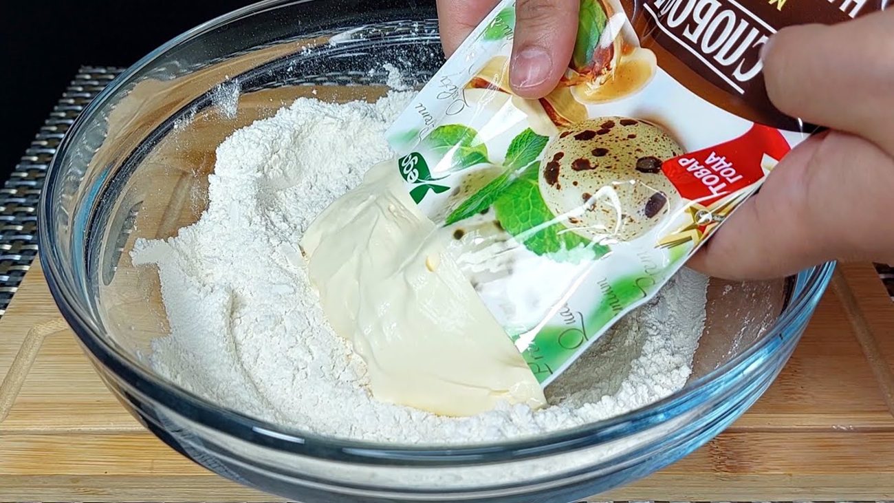 Рецепт дуже смачного і ситного м'ясного пирога на майонезі