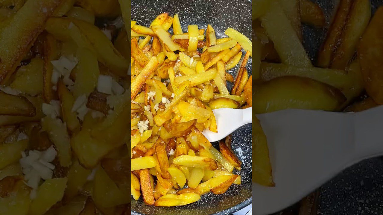 Шеф-кухар розповів, як приготувати смажену картоплю без смальцю та олії