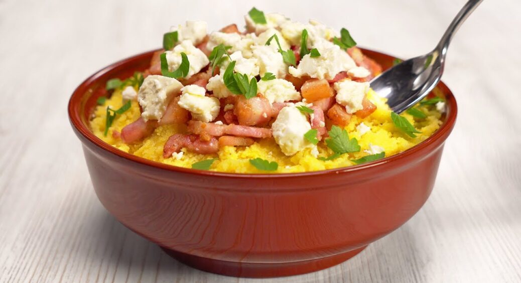 Справжній банош по-карпатськи: кукурудзяна крупа не гірчитиме, якщо знати 1 секрет варіння 