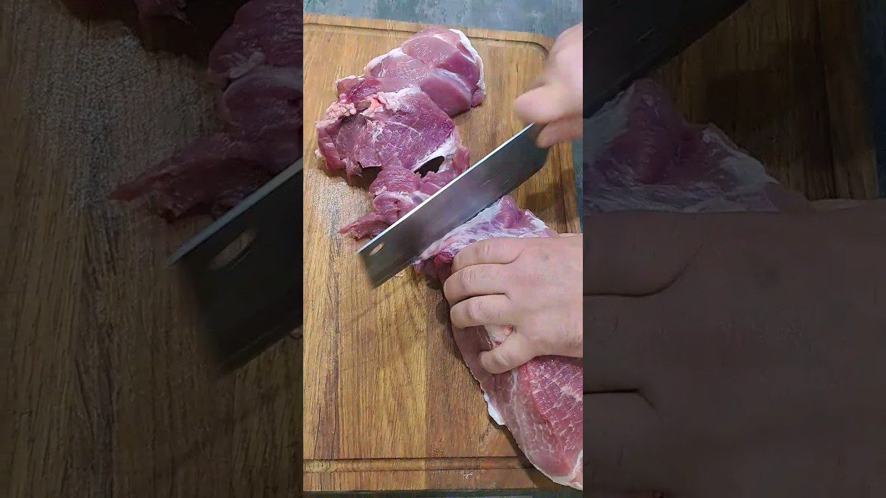 Експерти розповіли, як посмажити свинину без олії