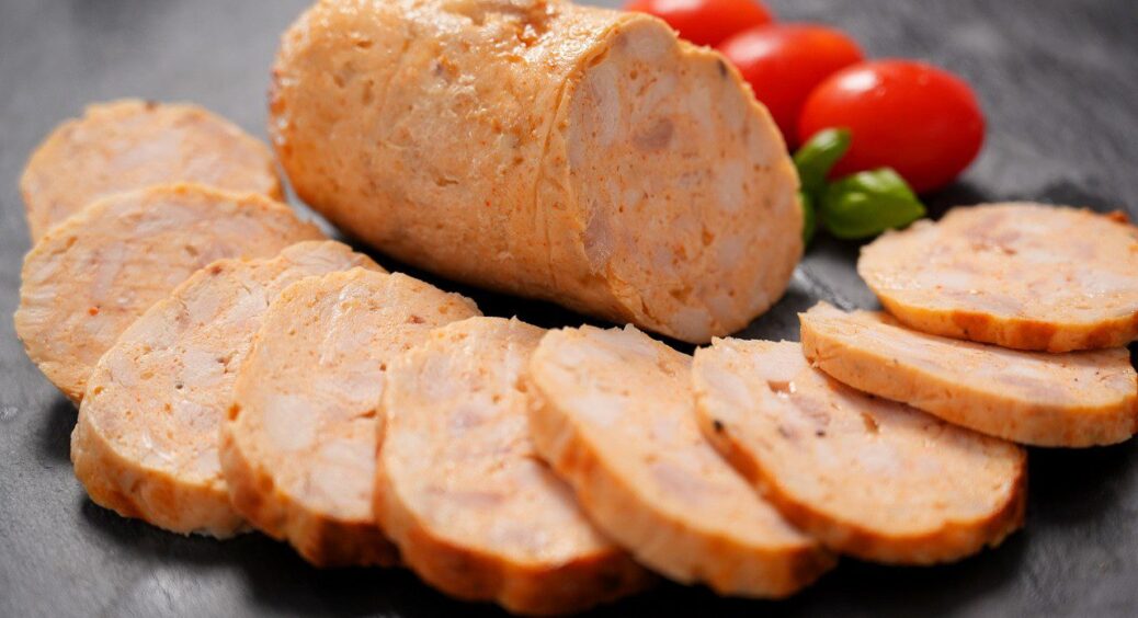 2 кг фаршу, і домашня ковбаса на столі: діти їдять – за вухами тріщить, а чоловік мліє 