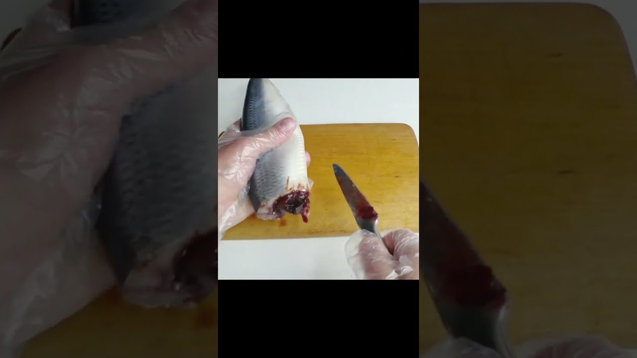 Як швидко почистити оселедець за допомогою лимонного соку