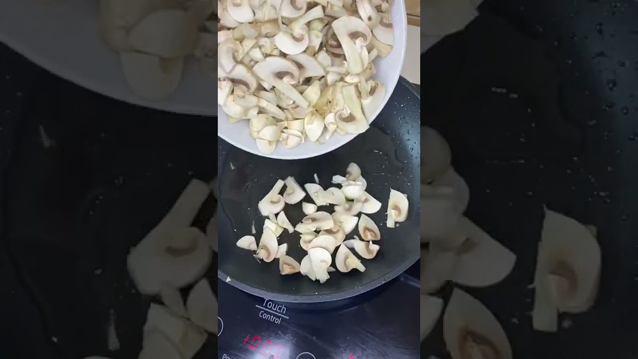 Рецепт приготування жульєну з грибами сиром і куркою