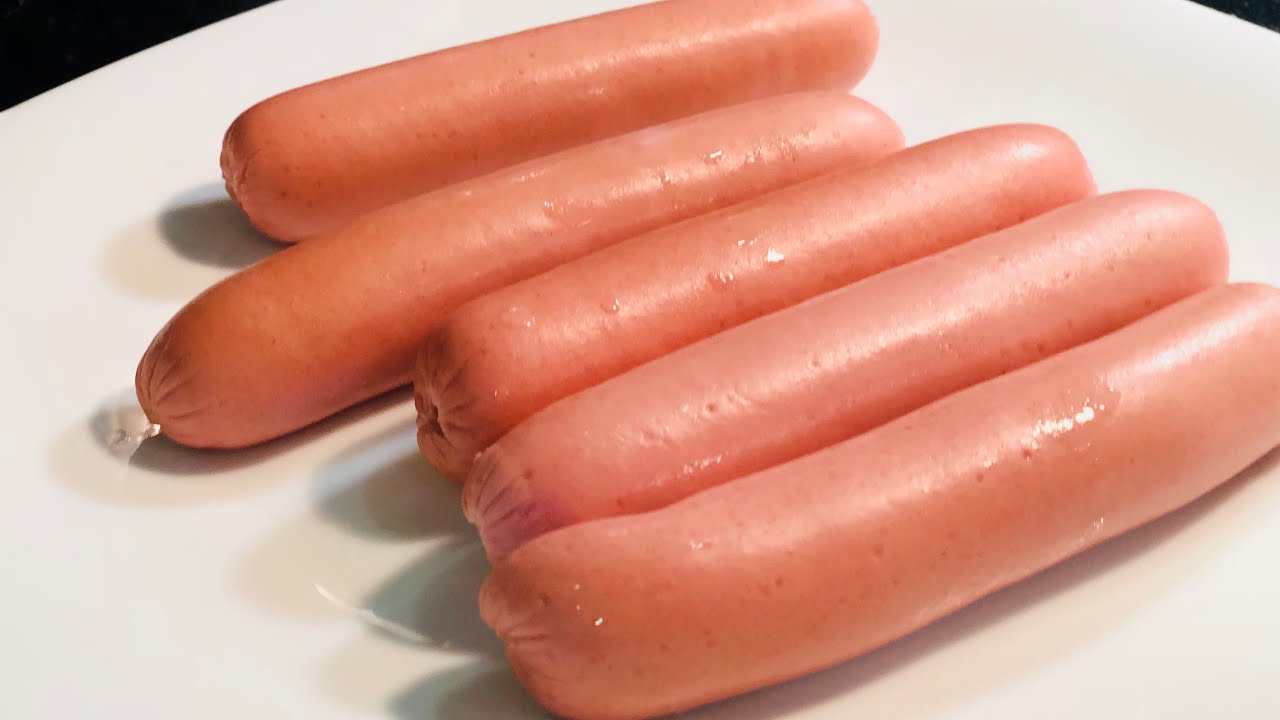 Експерти розповіли, як правильно та скільки часу варити сосиски